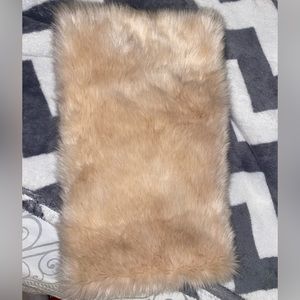 🎊BLACK FRIDAY DEAL🎊 express women’s faux fur scarf